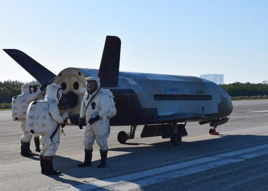 A aterizat avionul US Air Force, care a zburat 2 ani in jurul Pamantului! Ce stim despre acest proiect secret A Aterizat Avionul Us Air Force Care A Zburat 2 Ani In Jurul Pamantului Ce Stim Despre Acest Proiect Secret
