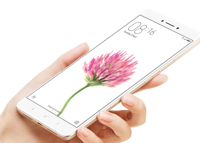 A fost lansat telefonul cu baterie uriasa! Este performant si ieftin A Fost Lansat Telefonul Cu Baterie Uriasa Este Performant Si Ieftin