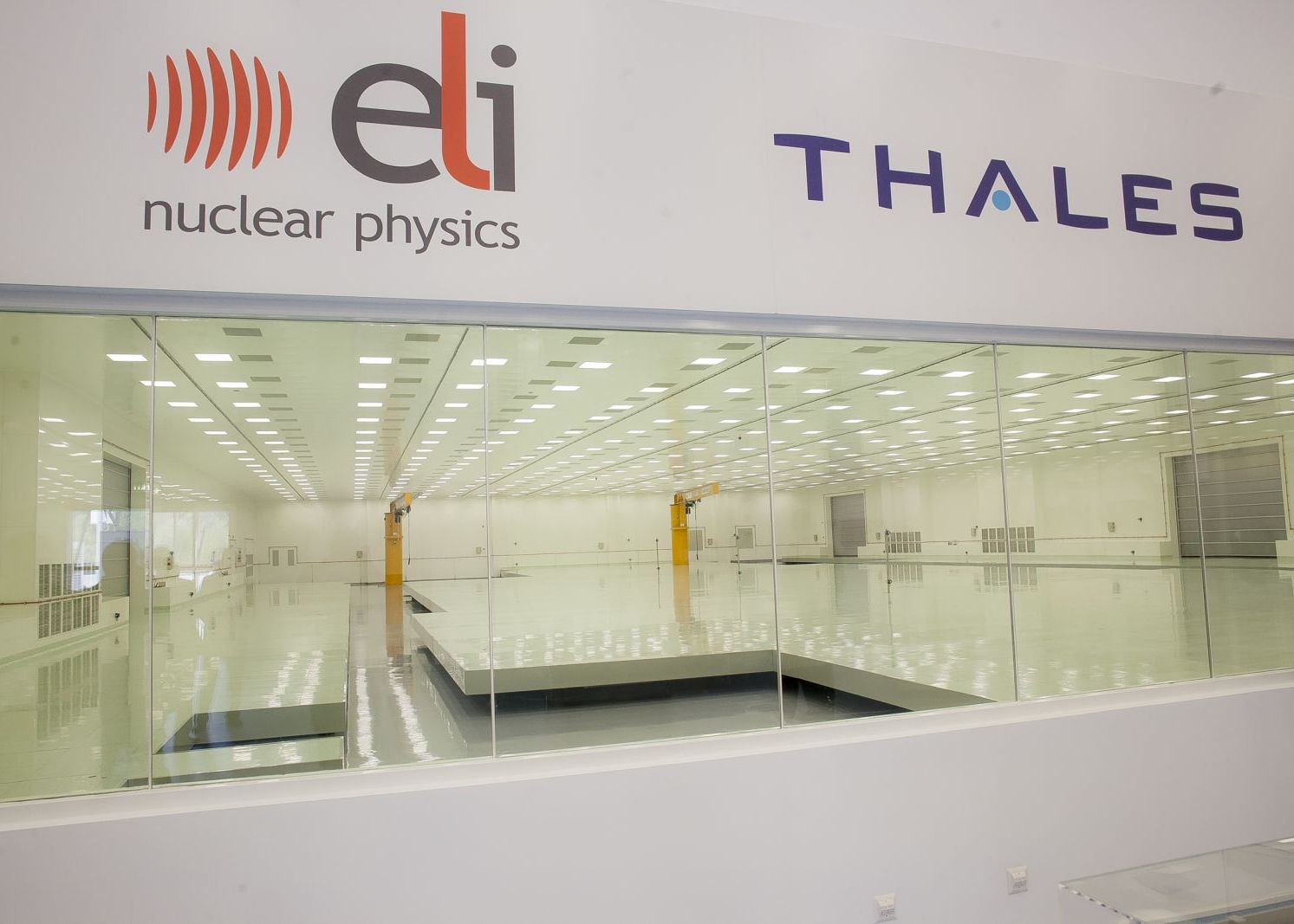 Laserul de la Magurele a fost asamblat si au inceput primele teste Laserul De La Magurele A Fost Asamblat Si Au Inceput Primele Teste