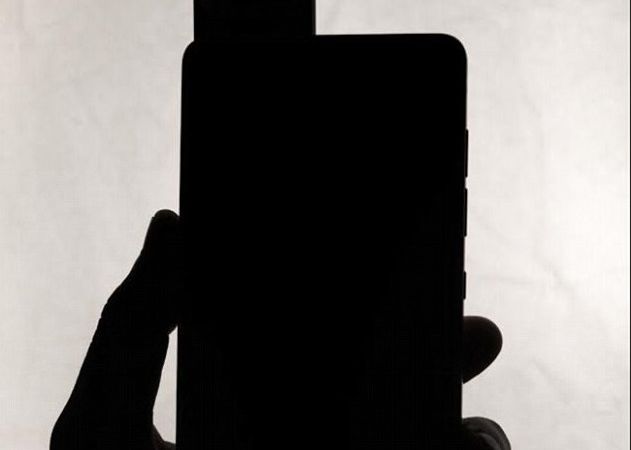 Telefonul care va concura cu iPhone vine cu un accesoriu uimitor! Cum poate filma aceasta camera   Inventatorul Android Lanseaza Telefonul Care Va Concura Cu Produsele Apple Si Google 2