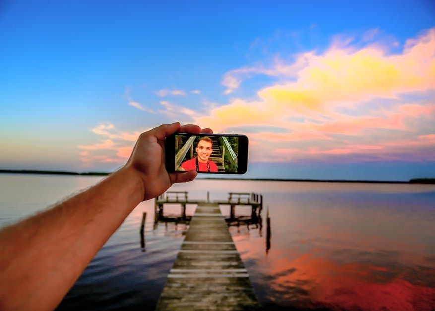 Huawei lanseaza telefonul perfect pentru selfie! Cat de buna este camera frontala Huawei Lanseaza Telefonul Perfect Pentru Selfie Cat De Buna Este Camera Frontala