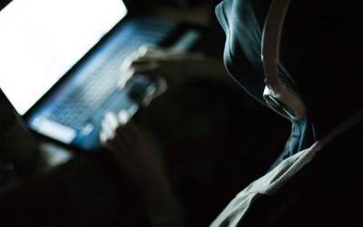 O platforma pentru elevii romani, tinta unui atac cibernetic. Copiii ajungeau pe site-uri pentru adulti