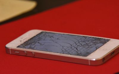 Telefoanele sparte vor deveni istorie! Un material miraculos face ecranele imposibil de distrus