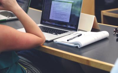 Au pierdut admiterea la facultate din cauza unor poze obscene! Ce au postat pe Facebook