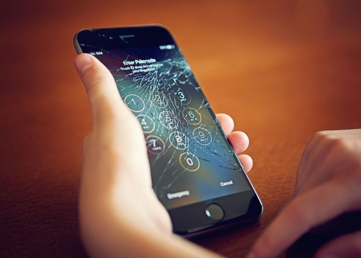 Veste excelenta pentru cei care au iPhone! Apple simplica sistemul de reparare a ecranelor sparte Veste Excelenta Pentru Cei Care Au Iphone Apple Va Simplica Sistemul De Reparare A Ecranelor Sparte