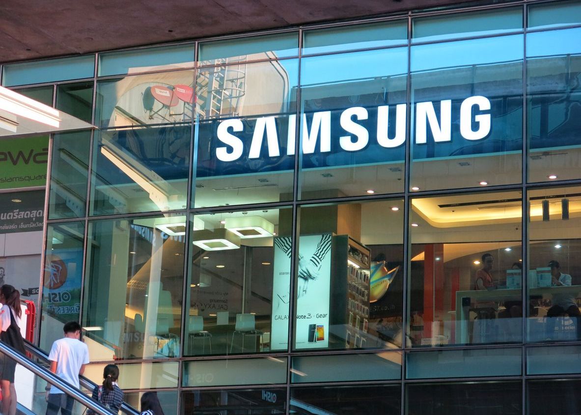 Un Angajat Samsung A Furat 8 474 De Telefoane Pana A Fost Prins Gafa Care L A Dat De Gol