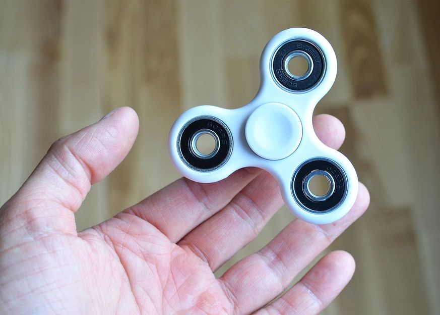 Cat de periculos este un fidget spinner? Unele modele contin o substanta toxica Cat De Periculos Este Un Fidget Spinner Unele Modele Pot Contine O Substanta Toxica