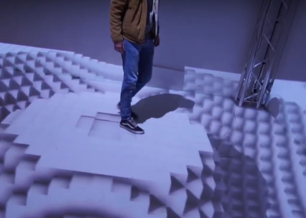 Iluzie Optica Incredibila Ce Se Intampla Cand Te Plimbi Prin Aceasta Incapere