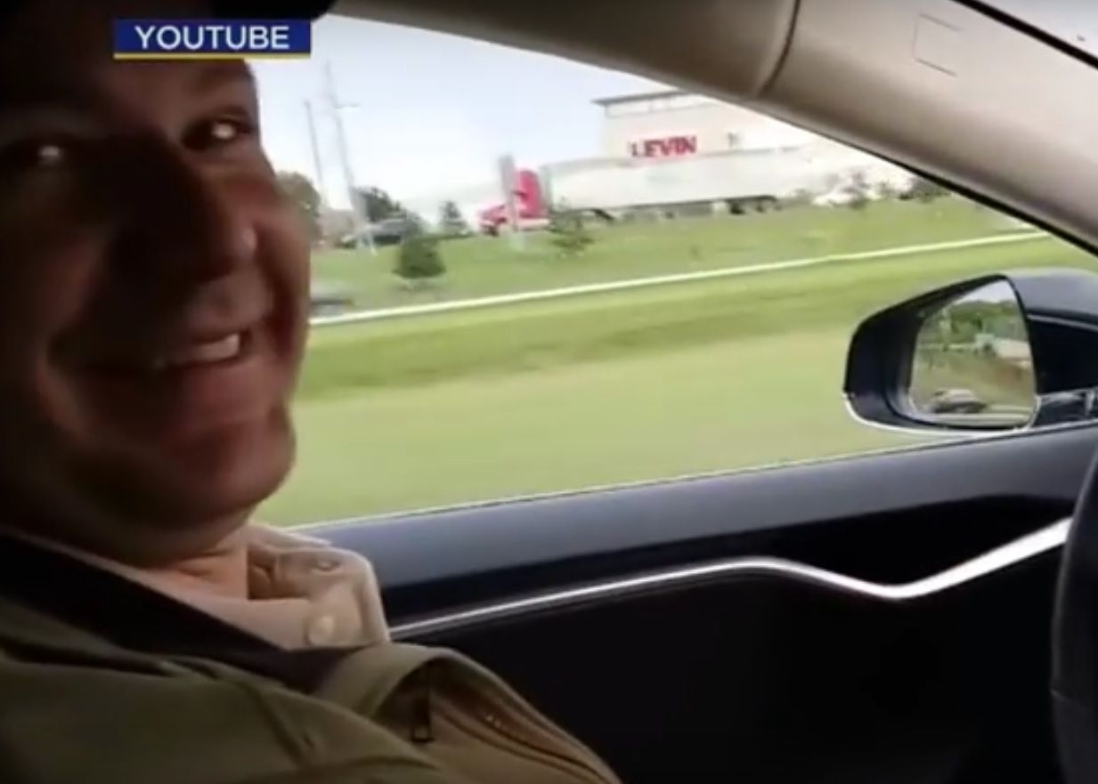 Concluzii tulburatoare! De ce a murit soferul care conducea o masina Tesla cu pilot automat Concluzii Tulburatoare De Ce A Murit Soferul Care Conducea O Masina Tesla Cu Pilot Automat