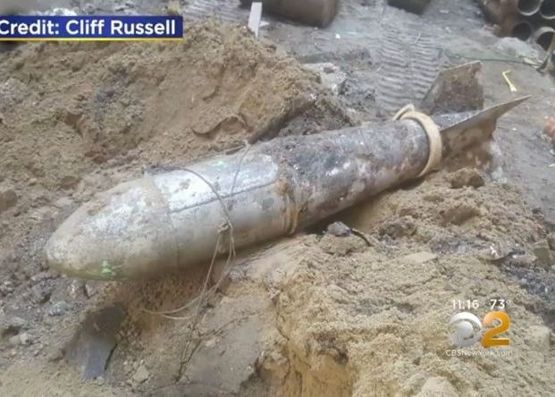 Credeau Ca Au Gasit O Bomba Dar Era De Fapt O Capsula A Timpului Ce Se Afla In Interior