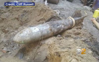 Credeau ca au gasit o bomba, dar era de fapt o capsula a timpului! Ce se afla in interior