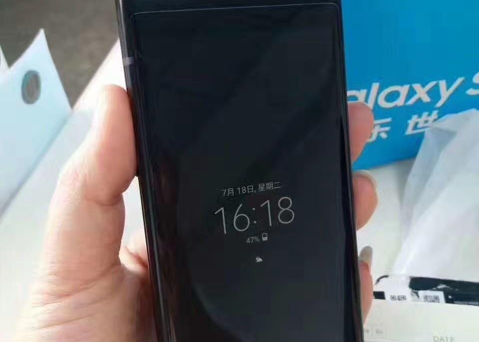 Galaxy S8 In Varianta Cu Clapeta Samsung Pregateste Un Smartphone Surprinzator