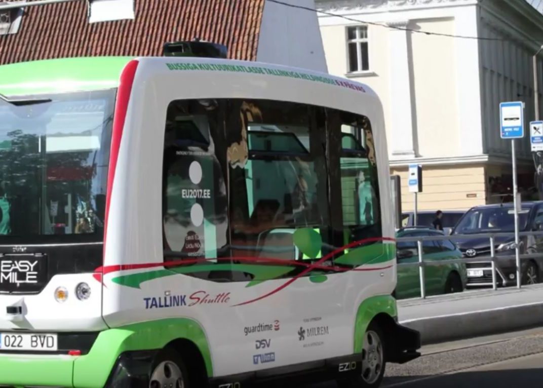 Un Oras European A Introdus Autobuze Fara Sofer Ce S A Intamplat Cand Au Intrat Intr O Intersectie