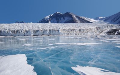 Descoperire uimitoare! Ce se ascunde in pesterile aflate sub gheata din Antarctica