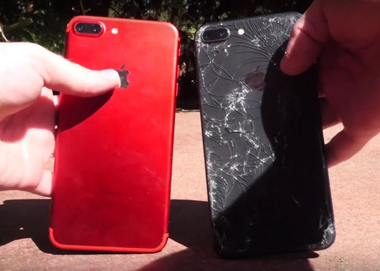 Test de rezistenta iPhone 8 Plus versus iPhone 7 Plus! Ce se intampla cand le scapi pe asfalt Test De Rezistenta Iphone 8 Plus Versus Iphone 7 Plus Ce Se Intampla Cand Le Arunci Pe Asfalt