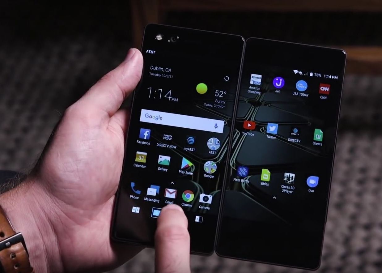 Cel mai ciudat smartphone al anului! Are clapeta si doua ecrane tactile Cel Mai Ciudat Smartphone Al Anului Are Doua Ecrane Tactile
