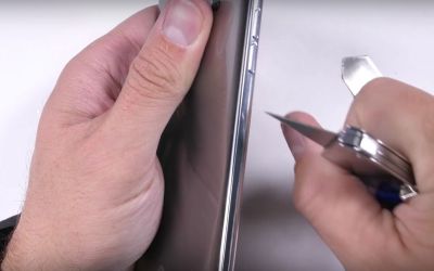 Telefonul care rezista incredibil cand este ars, zgariat si indoit! Video cu un test uimitor