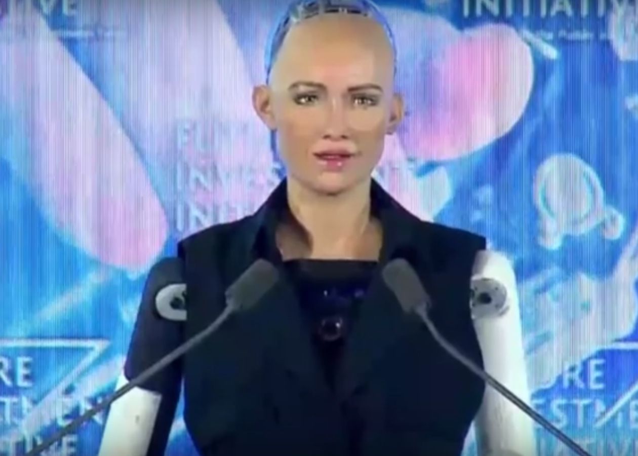 Premiera Mondiala Un Robot A Primit Oficial Cetatenie Si A Tinut Un Discurs