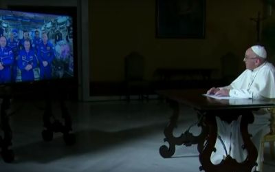 Moment inedit! Papa Francisc a discutat live cu astronautii de pe Statia Spatiala Internationala
