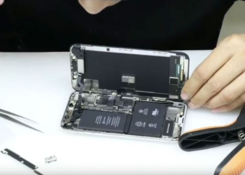 A Dezmembrat Un Iphone X Si A Publicat Filmarea Pe Youtube Imaginile Care I Au Uimit Pe Fani