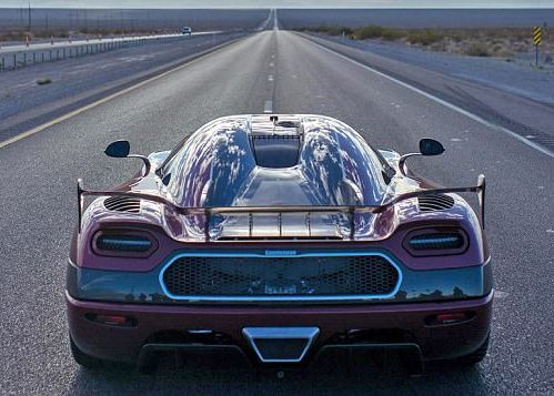 A doborat recordul mondial de viteza! Imagini filmate din cea mai rapida masina din lume A Doborat Recordul Mondial De Viteza Imagini Filmate Din Cea Mai Rapida Masina Din Lume