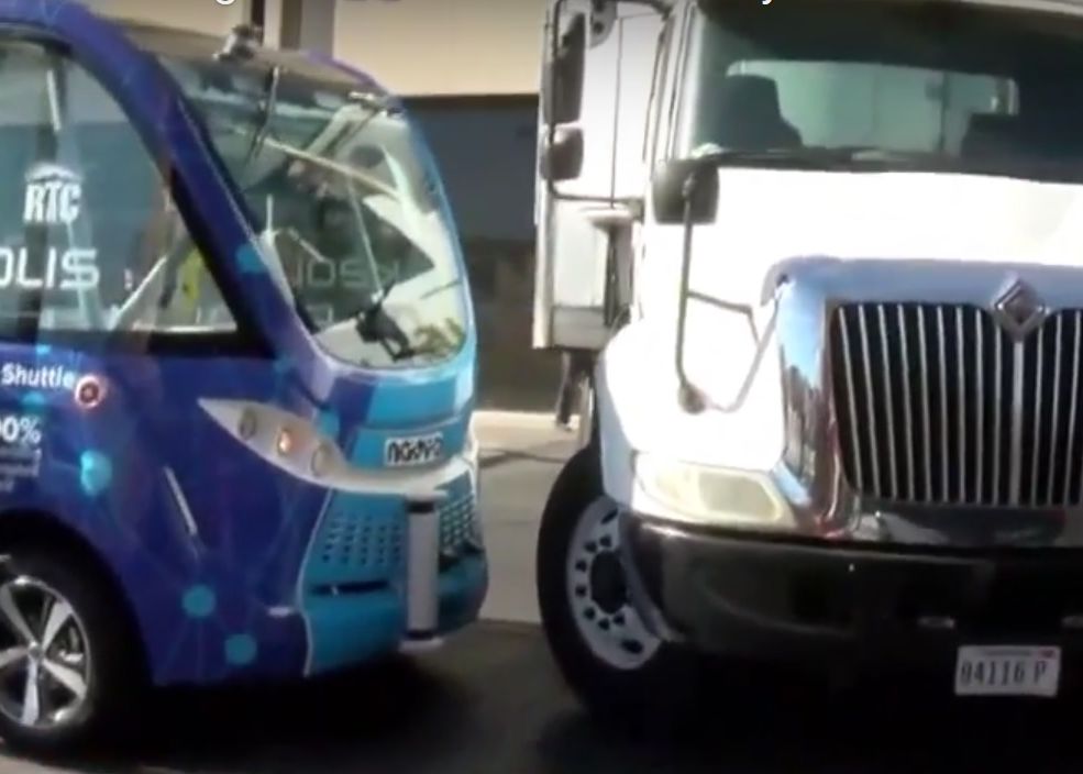 Grav incident cu primul autobuz pe pilot automat! Ce s-a intamplat cand a intrat in trafic Grav Incident Cu Un Autobuz Pe Pilot Automat Ce S A Intamplat Dupa Ce A Intrat In Trafic