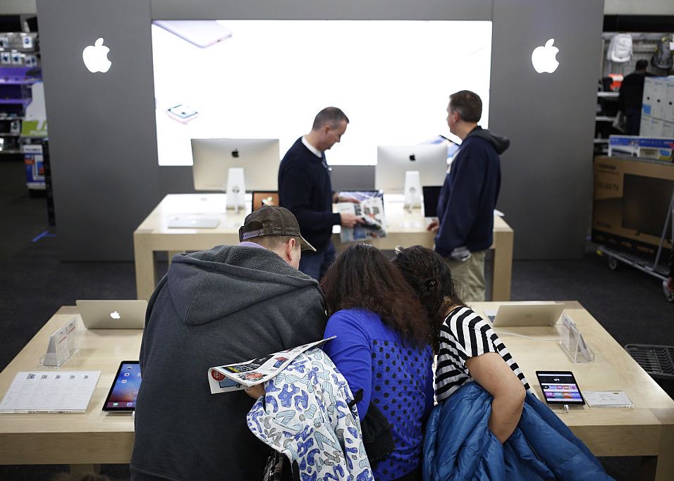 Comenzi Record Pentru Iphone X Cate Telefoane S Au Vandut De Black Friday