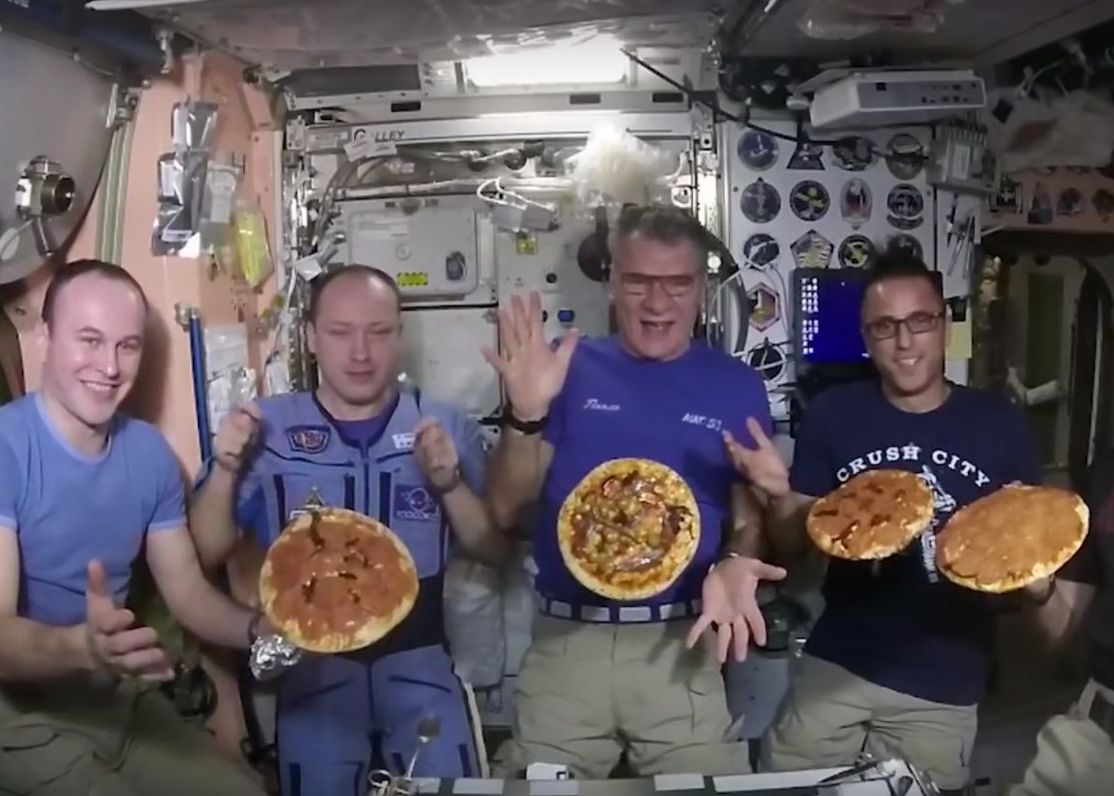 Provocare pentru astronauti: ce s-a intamplat cand au vrut sa prepare o pizza pe Statia Spatiala Internationala Provocare Pentru Astronauti Ce S A Intamplat Cand Au Vrut Sa Prepare O Pizza Pe Statia Spatiala Internationala