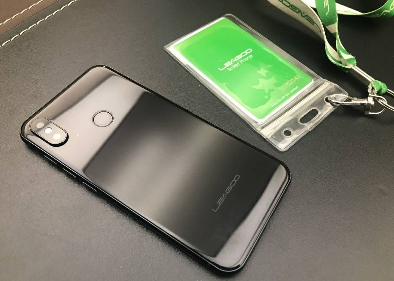 Vrei un iPhone X dar nu ai destui bani? Iata clona perfecta, care costa de trei ori mai putin Vrei Un Iphone X Dar Nu Ai Destui Bani Iata Clona Perfecta Care Costa De Trei Ori Mai Putin