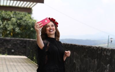 Avertismentul specialistilor: ce se intampla daca iti faci multe selfie-uri
