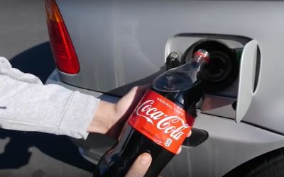A turnat 2 litri de Coca-Cola in rezervorul masinii, apoi s-a urcat la volan. Ce-a urmat
