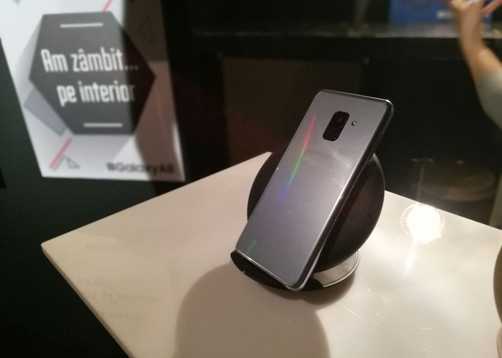 Samsung a lansat in Romania noul Galaxy A8 (2018). Smartphone mid-range cu specificatii premium Samsung A Lansat In Romania Noul Galaxy A8 2018 Smartphone Mid Range Cu Specificatii Premium