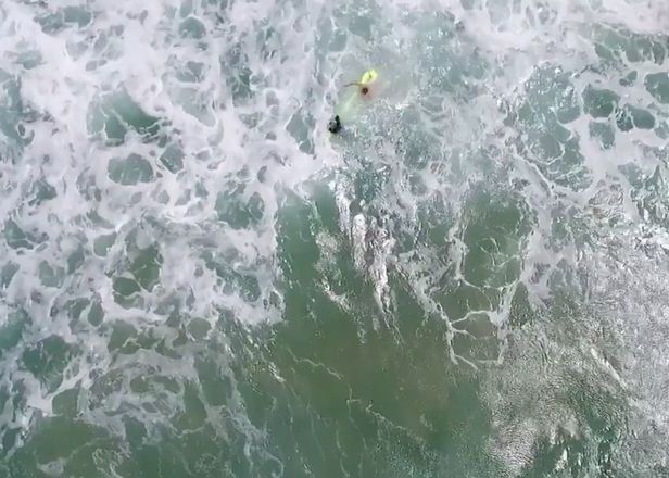 Imagini Impresionante Cum Salveaza O Drona Doi Tineri De La Inec