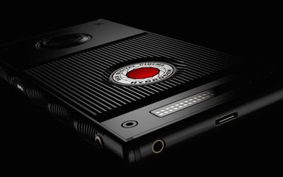 Primul smartphone cu ecran holografic va fi lansat anul acesta. Inovatia adusa de Hydrogen One