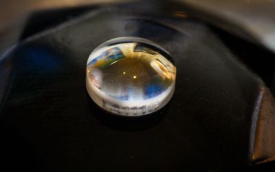 Primul smartphone incasabil va fi lansat in curand! Ecranul va fi din diamante