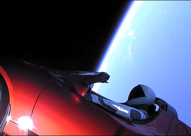Un Pas Urias Inainte Spacex A Trimis Pe Orbita O Masina Tesla Roadster La Bordul Rachetei Falcon Heavy
