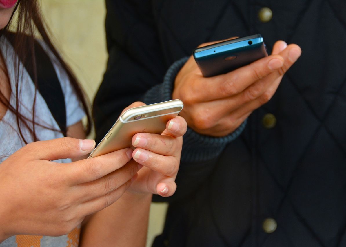 De ce au ajuns romanii dependenti de smartphone? Motivul este surprinzator De Ce Au Ajuns Romanii Dependenti De Smartphone Motivul Este Surprinzator
