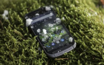 Land Rover va lansa cel mai rezistent smartphone din lume. Ce se intampla daca il scapi de la 2 metri inaltime