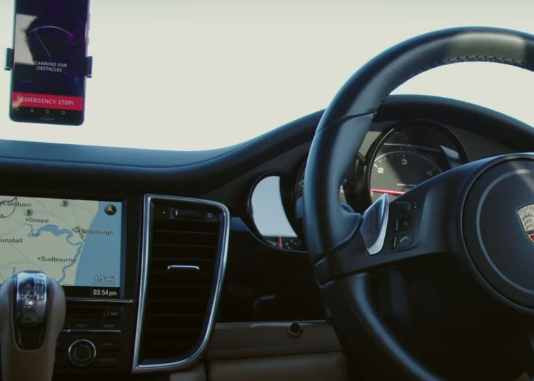 Experiment Inedit O Masina Autonoma A Fost Controlata Printr Un Smartphone Cu Inteligenta Artificiala