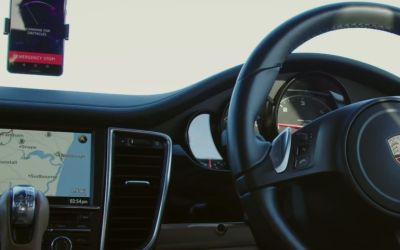 Experiment inedit! O masina autonoma a fost controlata printr-un smartphone cu Inteligenta Artificiala