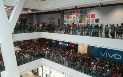 Haos in mall, dupa ce un magazin a anuntat ca vinde modele iPhone cu doar 50 de dolari