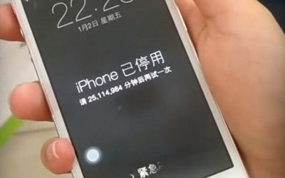 Incredibil! Cum a reusit o femeie sa-si blocheze iPhone-ul pentru 48 de ani