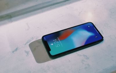Apple va schimba design-ul urmatoarelor iPhone! Vrea sa renunte la ecranul decupat