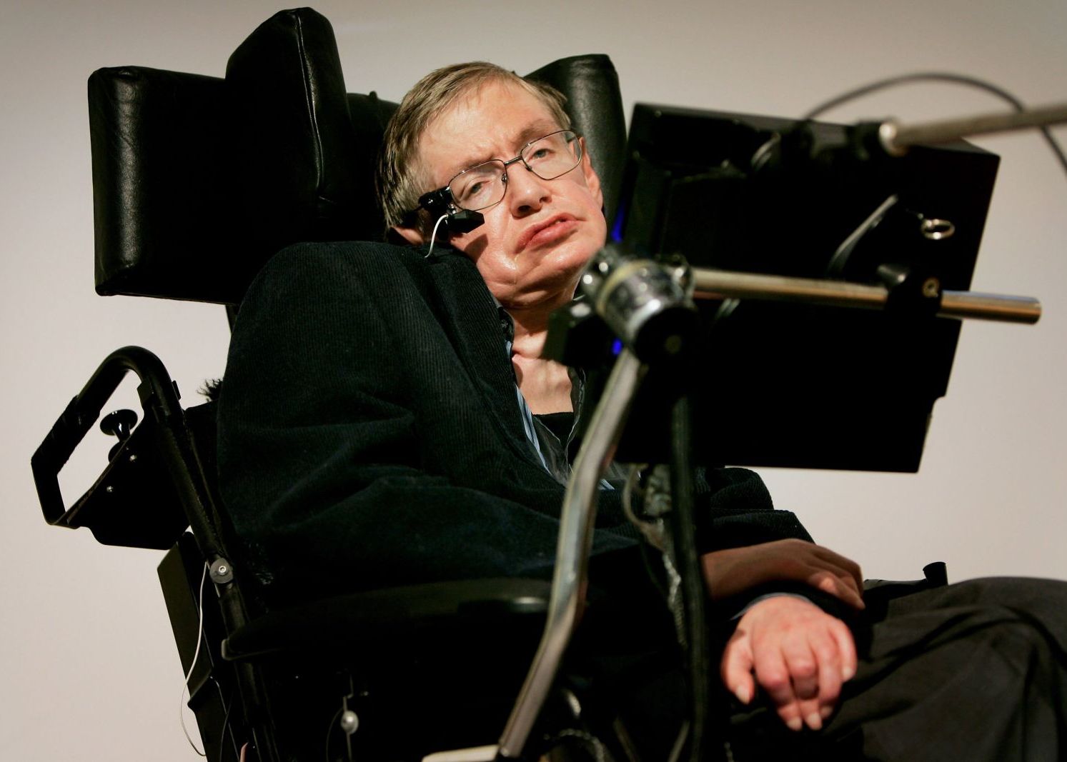 Ultima lucrare a lui Stephen Hawking: teorii despre sfarsitul universului si lumi paralele Ce Scria Stephen Hawking In Ultima Sa Lucrare Stiintifica Terminata Cu Putin Timp Inainte Sa Moara
