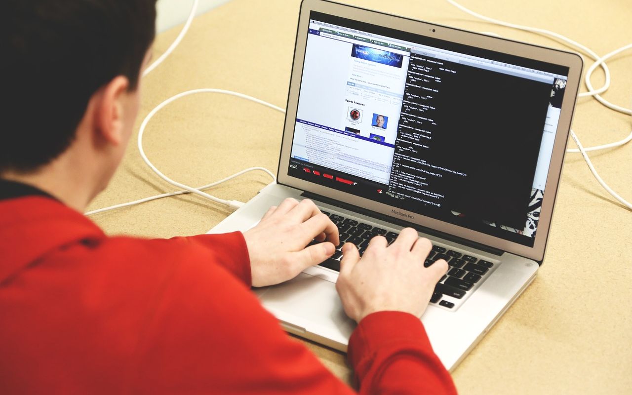 Cat valoreaza datele tale personale? Iata cati bani primesc hackerii care vand parole de acces Cat Valoreaza Datele Tale Persoane Hakerii Vand Parole De Acces Pentru Sume Derizorii