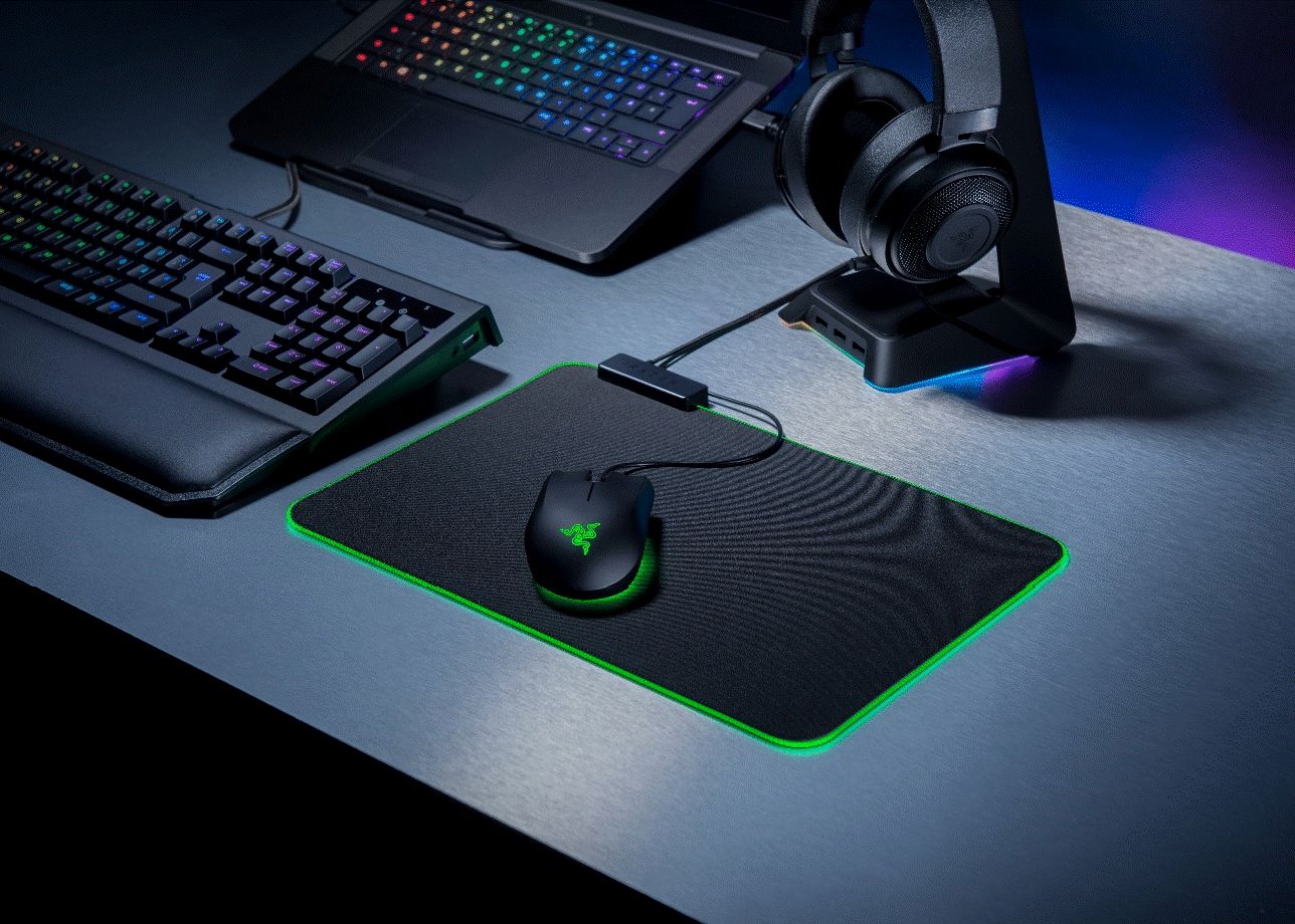 Razer a lansat un nou mousepad, Goliathus Chroma, care ofera efecte luminoase deosebite Razer A Lansat Un Nou Mousepad Goliathus Chroma Care Ofera Efecte Luminoase Deosebite