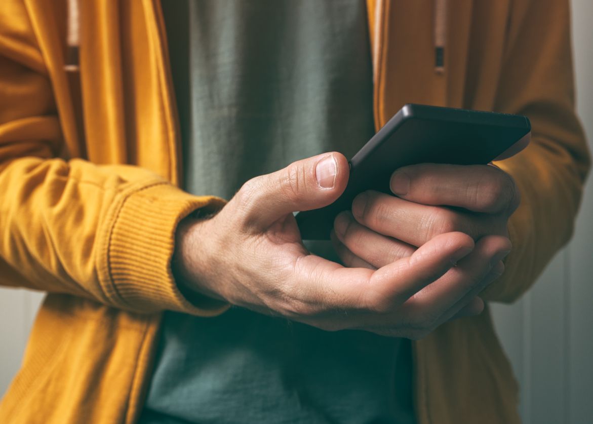 Politistii Au Incercat Sa Deblocheze Telefonul Unui Suspect Folosind Degetele Cadavrului Sau