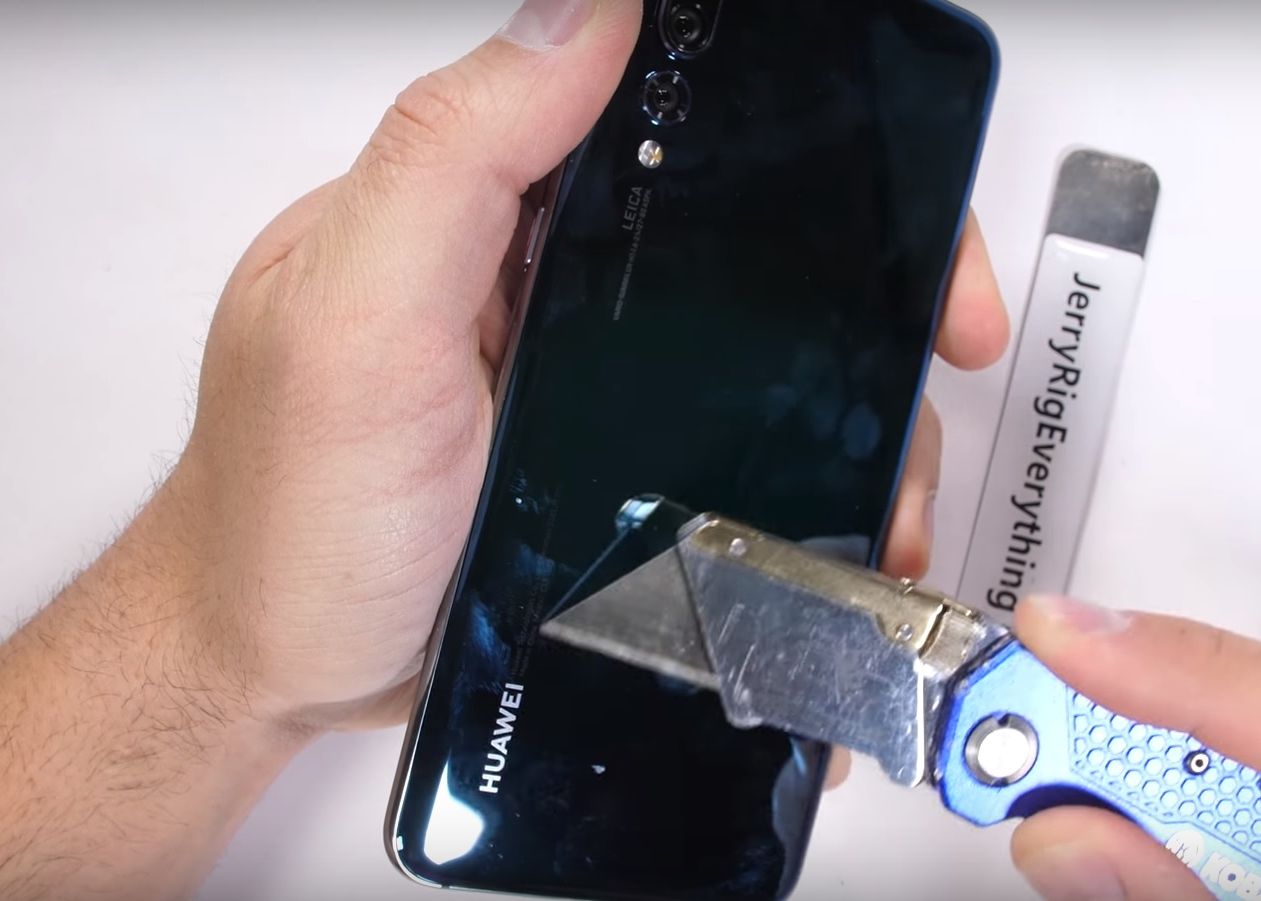 Cum Se Comporta Huawei P20 Pro La Un Test In Care Este Ars Zgariat Si Indoit Video