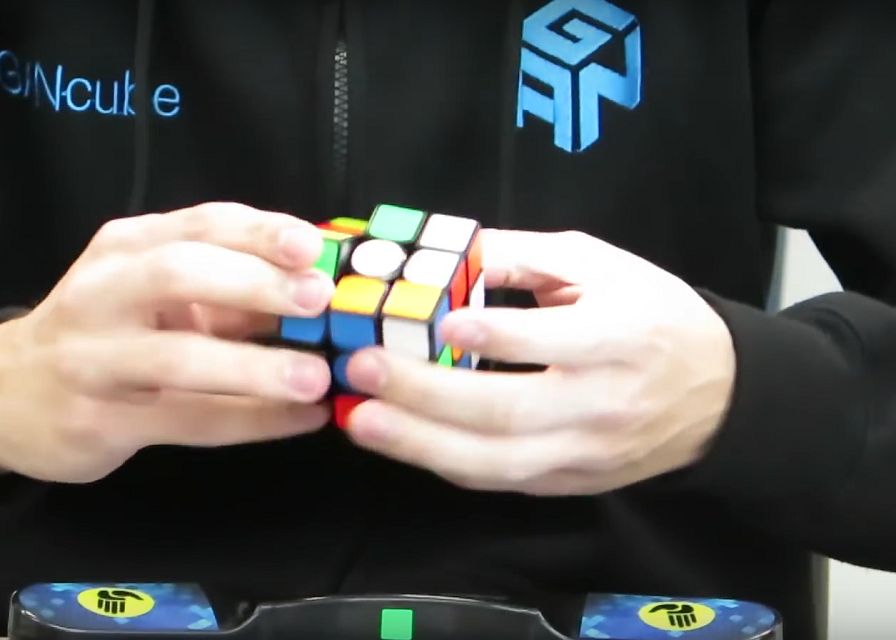 Record Mondial A Rezolvat Un Cub Rubik In Doar 4 Secunde Cum A Reusit