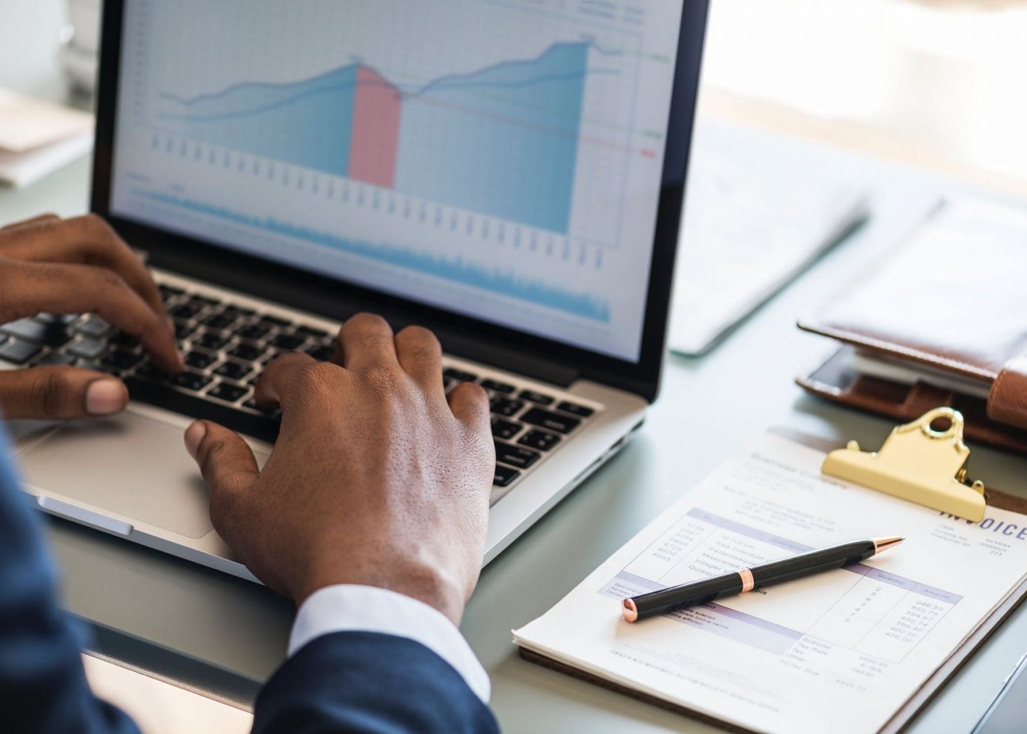 Facebook si Google risca amenzi uriase pentru incalcarea GDPR. Ce abuzuri au comis Facebook Si Google Risca Amenzi Uriase Pentru Incalcarea Regulamentului Gdpr Cat Ar Putea Plati